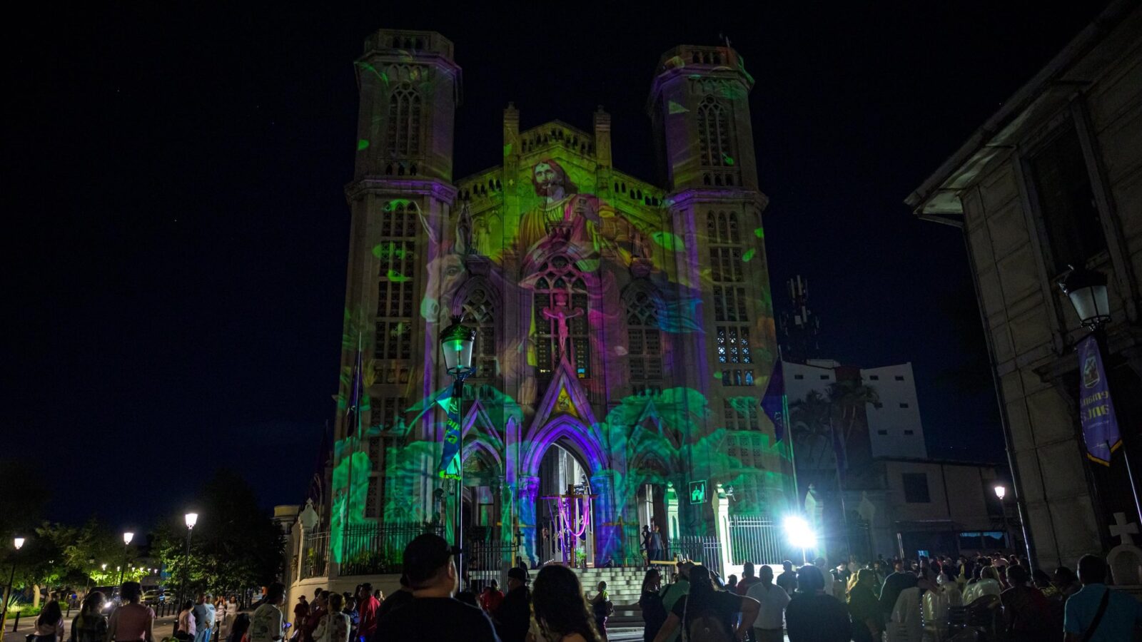 La Iglesia El Calvario en San Salvador combina videomapping, procesiones y arte sacro en la Semana Santa 2026. Un evento único con seguridad reforzada y actividades culturales para toda la familia. Foto: Alcaldía de San Salvador.