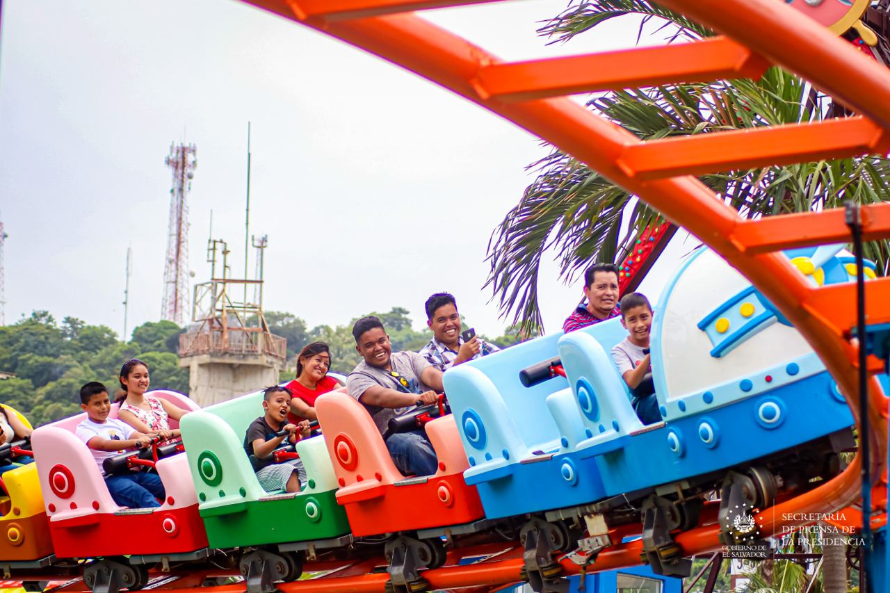 El Puerto de #LaLibertad lidera las visitas este verano gracias a Sunset Park y su oferta gastronómica de primer nivel. ¡Descubre por qué es el destino favorito! Foto: ISTU.