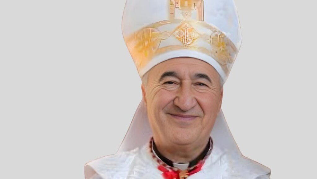 El obispo Emmanuel Shaleta fue detenido en San Diego al intentar huir. Enfrenta 17 cargos por lavado de dinero y malversación, además de señalamientos por visitar clubes de prostitución en Tijuana. Foto: Oficina del Sheriff de San Diego.