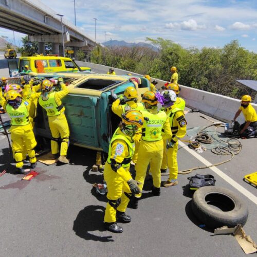 Comandos de Salvamento despliega 1,850 voluntarios y 68 puestos de socorro para atender emergencias en esta Semana Santa. Simulacro en carretera Constitución valida protocolos de respuesta. Foto: Comandos de Salvamento.