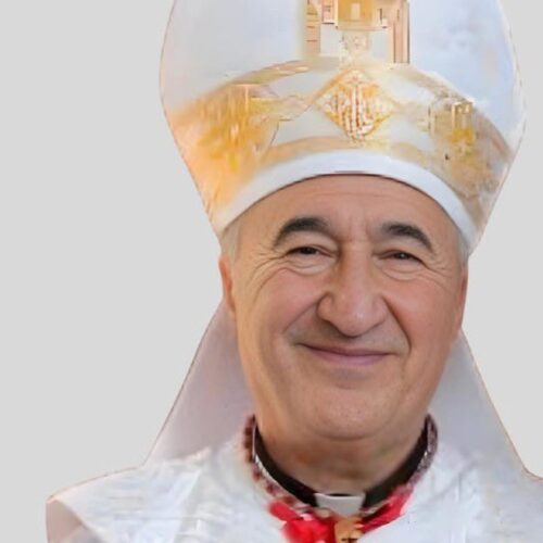 El obispo Emmanuel Shaleta fue detenido en San Diego al intentar huir. Enfrenta 17 cargos por lavado de dinero y malversación, además de señalamientos por visitar clubes de prostitución en Tijuana. Foto: Oficina del Sheriff de San Diego.