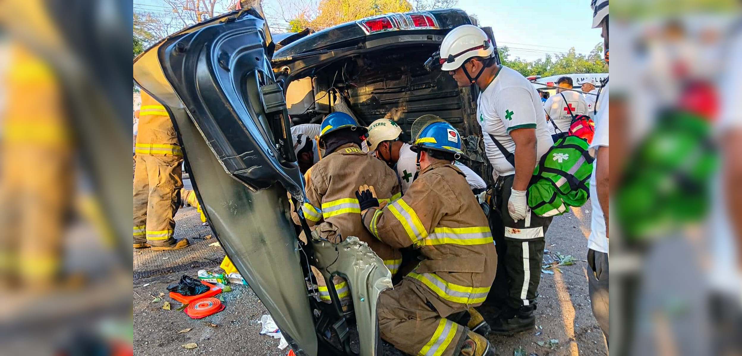 Tres miembros de Cruz Roja La Unión fallecen en accidente en la Carretera del Litoral tras participar en el "Paso del Hombre". @BomberosSV.