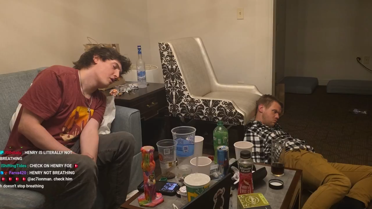 El streamer Ac7ionMan perdió la conciencia 9 horas tras consumir sustancias con un indigente en vivo. El trend #Fentanilo explota en redes mientras se debate su responsabilidad. Foto: Cortesía.