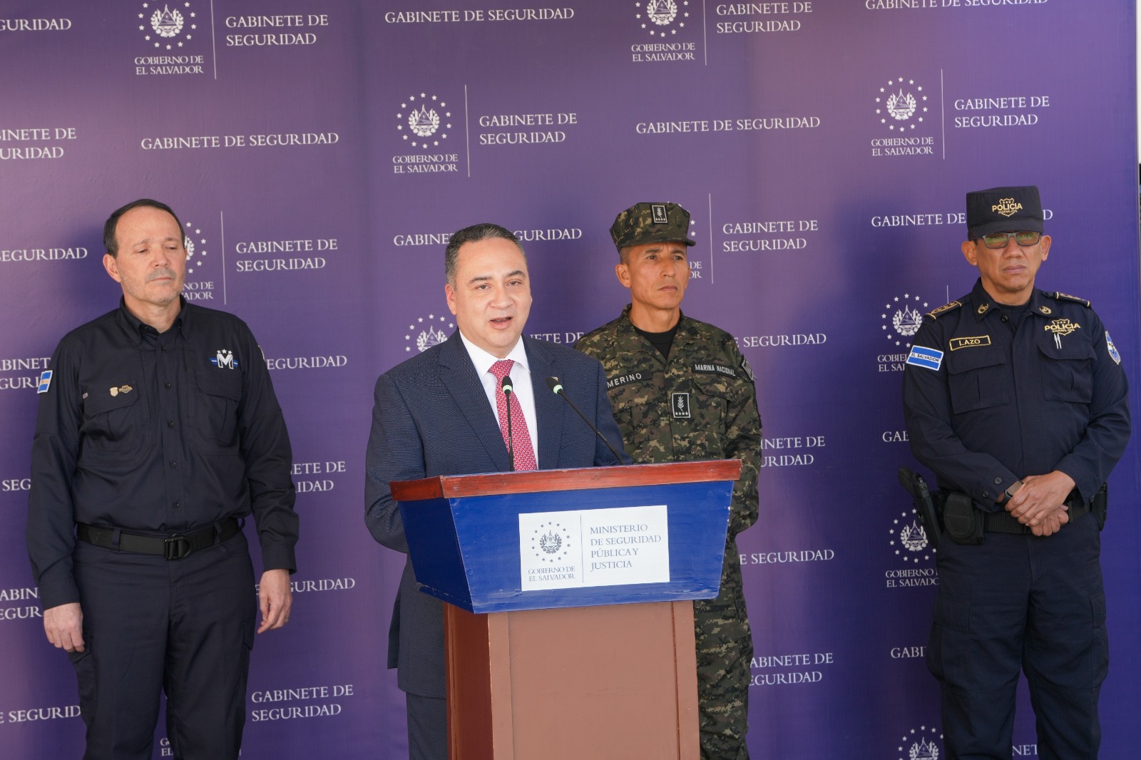 El comercio ilícito de cigarrillos en El Salvador cayó al 24.8 % en 2025, según ADES. Una reducción histórica gracias a la fiscalización interinstitucional y decomisos récord. Foto: ADES.