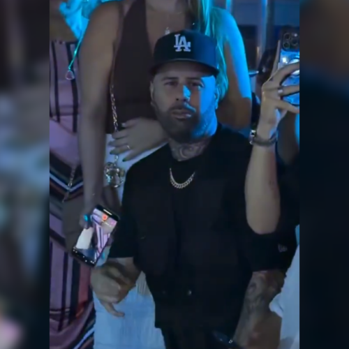 Un fan con un parecido sobrenatural a Nicky Jam robó cámara en un reciente show, desatando teorías y risas en redes sociales. El video se volvió viral en marzo de 2026. Foto: Cortesía