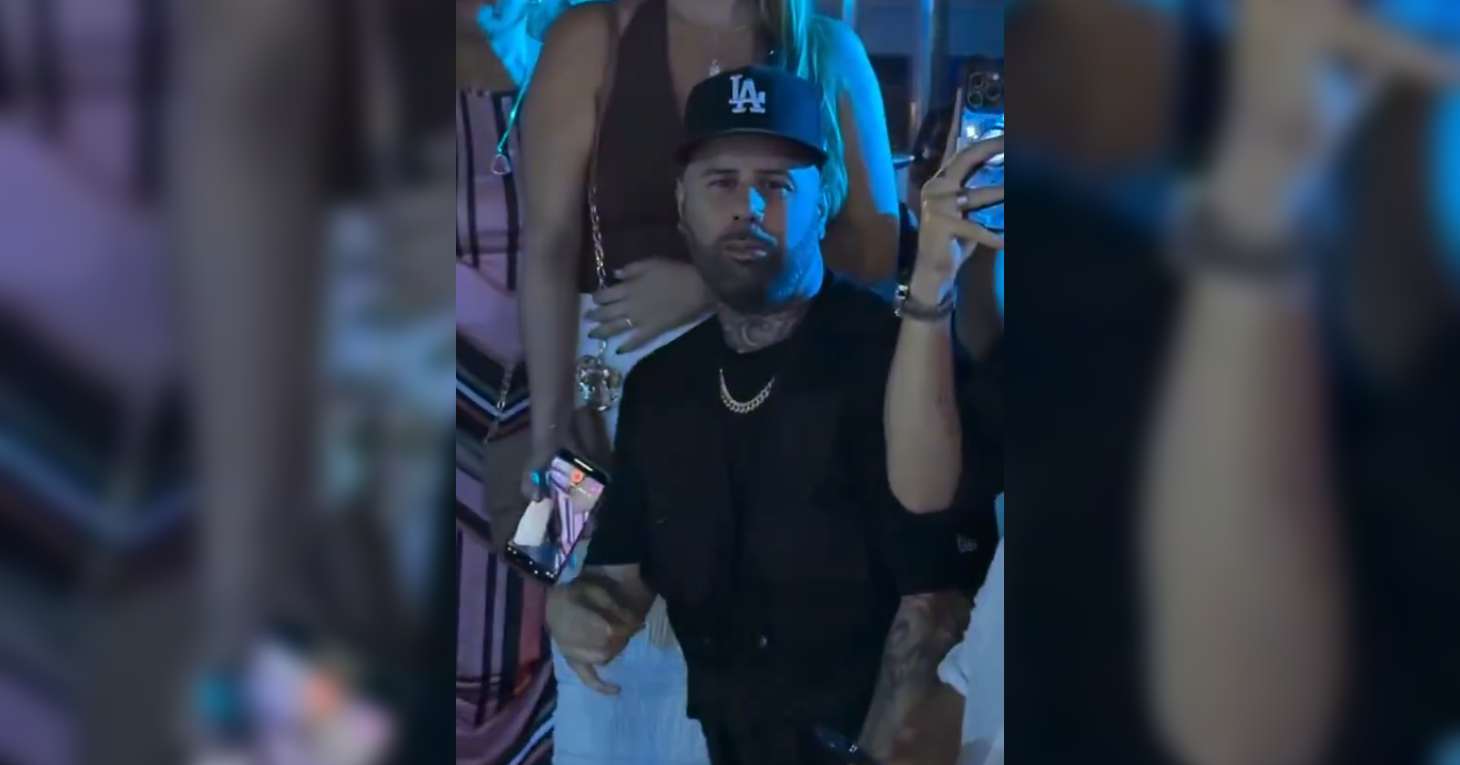 Un fan con un parecido sobrenatural a Nicky Jam robó cámara en un reciente show, desatando teorías y risas en redes sociales. El video se volvió viral en marzo de 2026. Foto: Cortesía