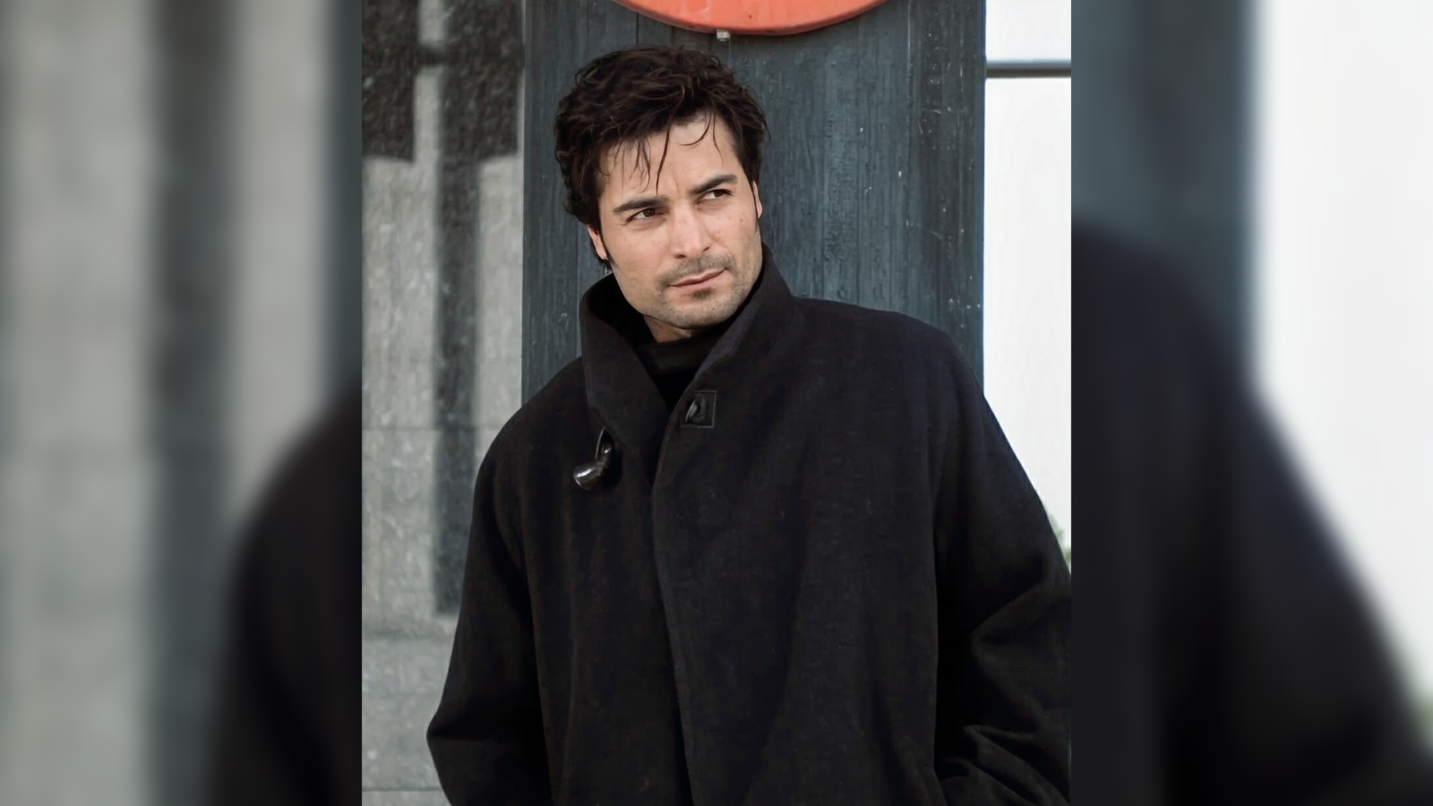 El ídolo boricua #Chayanne se vuelve tendencia con un video que revive su época dorada de los 90s. ¡La nostalgia invade las redes! Fans recuerdan sus hits y carisma eterno. Foto: @CHAYANNEMUSIC.