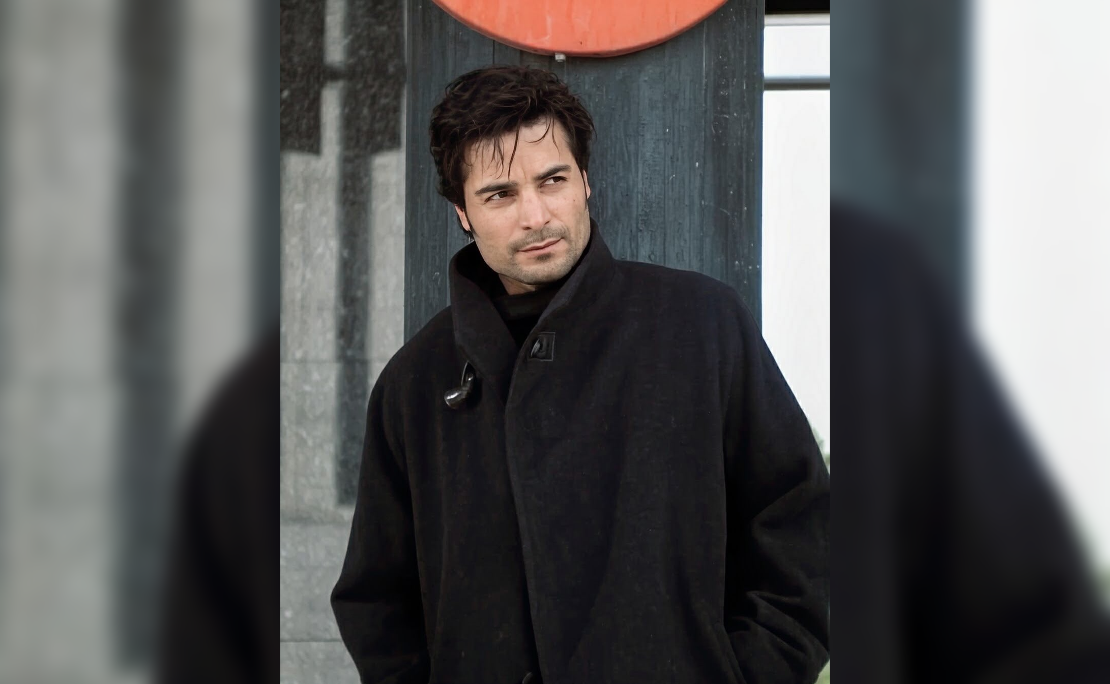 El ídolo boricua #Chayanne se vuelve tendencia con un video que revive su época dorada de los 90s. ¡La nostalgia invade las redes! Fans recuerdan sus hits y carisma eterno. Foto: @CHAYANNEMUSIC.