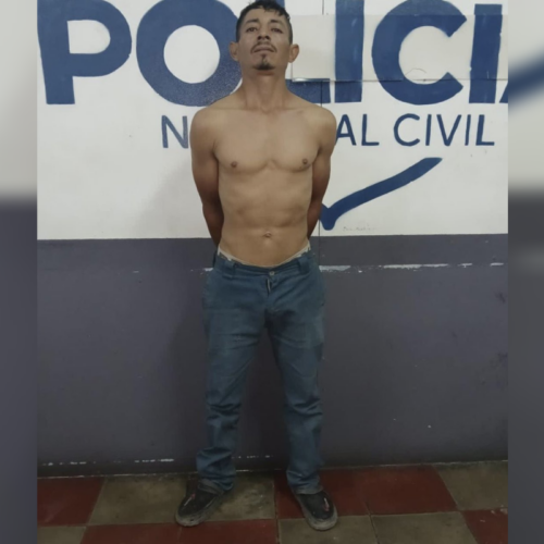 La PNC capturó a Salvador Ramírez Melara en Ciudad Arce tras lesionar de gravedad a un hombre con un corvo durante una discusión. La víctima se encuentra estable en un centro hospitalario. Foto: PNCSV.
