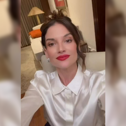 La cantante Natalia Jiménez desató críticas tras grabarse en una ambulancia con sirenas encendidas para llegar al cumpleaños de Carlos Rivera. ¿Privilegio o falta de ética? #NataliaJiménez Foto: Instagram @nataliajimenezoficia.