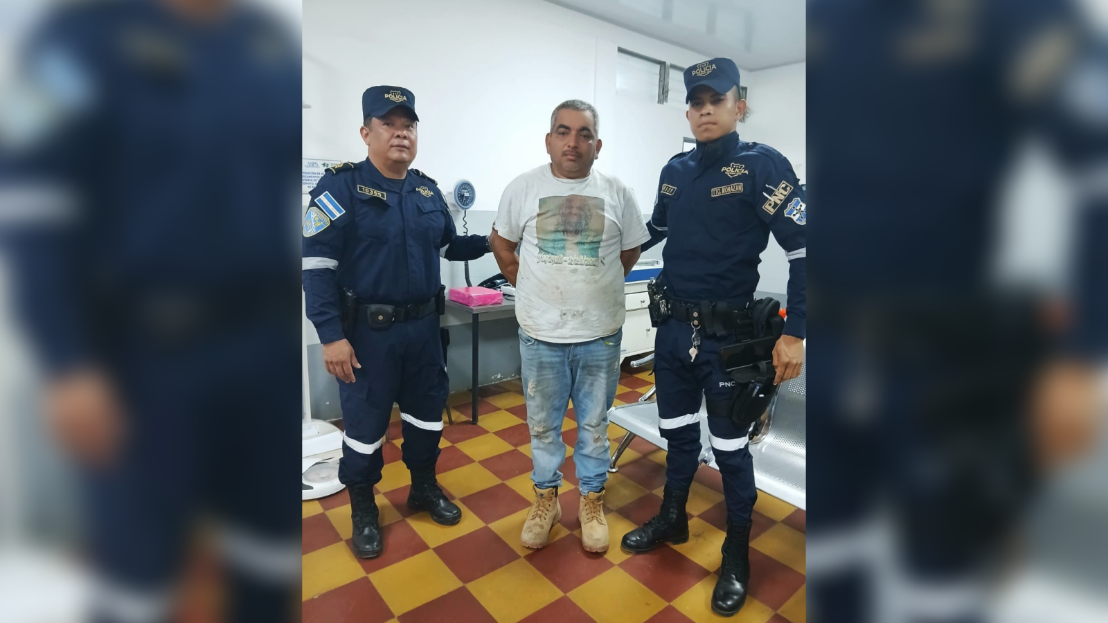 Un conductor sin licencia provocó un accidente mortal en Corinto, Morazán, dejando 4 muertos y 4 heridos graves. La PNC lo detuvo por homicidio culposo y lesiones graves. Foto: PNCSV.