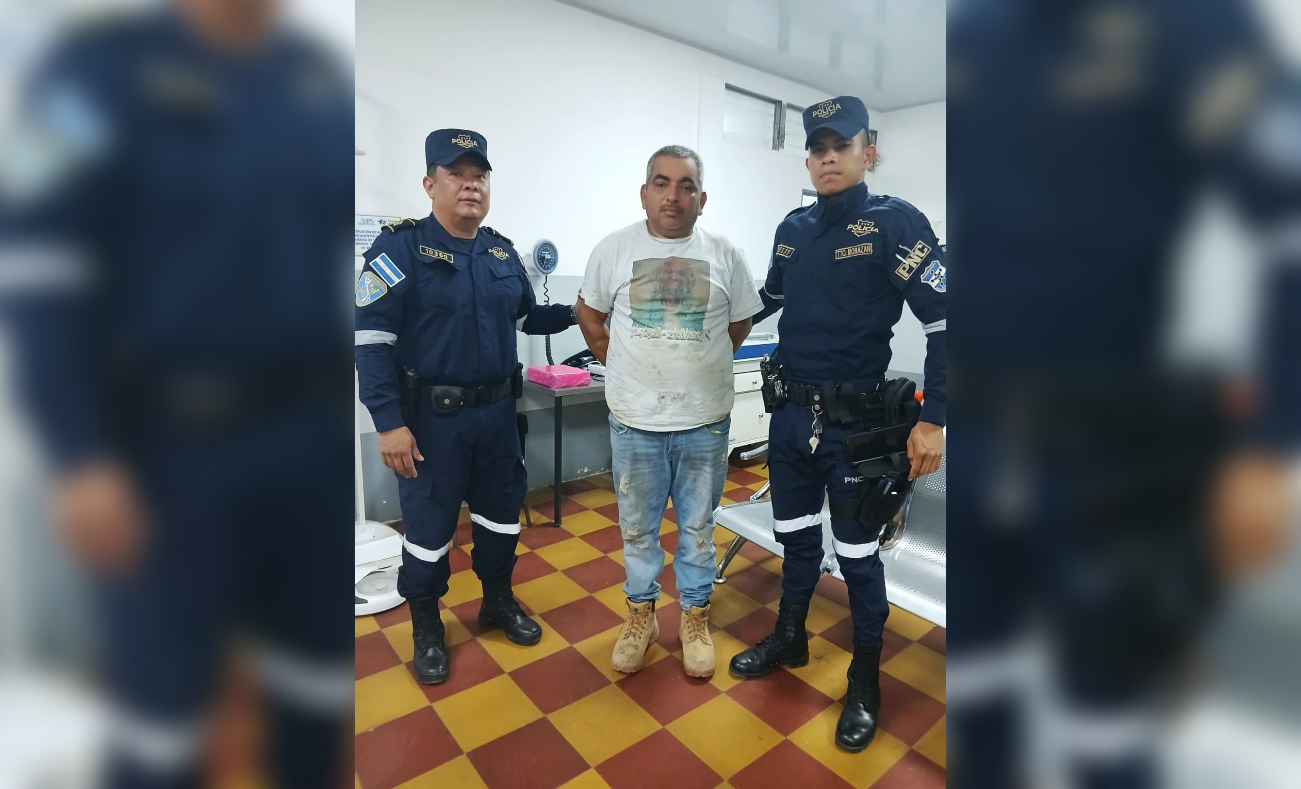 Un conductor sin licencia provocó un accidente mortal en Corinto, Morazán, dejando 4 muertos y 4 heridos graves. La PNC lo detuvo por homicidio culposo y lesiones graves. Foto: PNCSV.