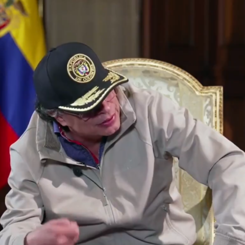 El presidente de Colombia, Gustavo Petro, advierte que el modelo de seguridad de Bukele generará un ciclo de violencia en El Salvador, comparando sus cárceles con campos de tortura. Critica la falta de rehabilitación. Foto: Cortesía.