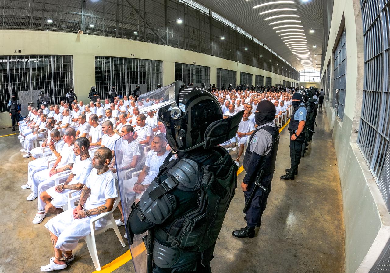 La Asamblea Legislativa renovó por 50ª vez el Régimen de Excepción, manteniendo el control contra el crimen en El Salvador. La medida busca consolidar la paz y la estabilidad en el país. Foto: Asamblea Legislativa.