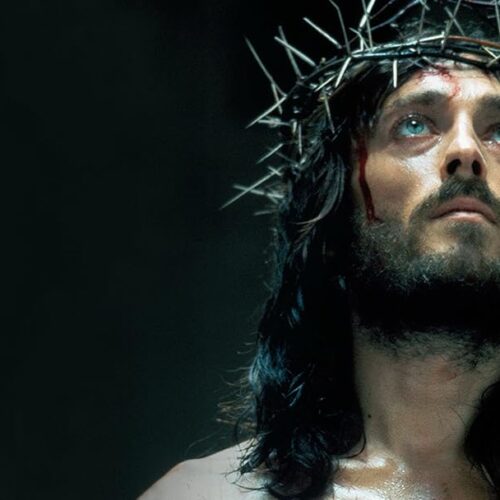 Películas como "Ben-Hur" y "Los Diez Mandamientos" dominan la televisión salvadoreña cada Semana Santa. Descubre por qué estos clásicos siguen siendo infaltables en la programación. Foto: Archivo.