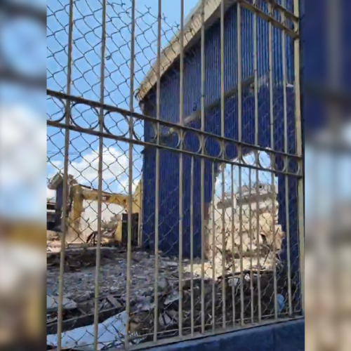 El Centro Histórico de San Salvador despide a los Ex Cines España, un símbolo cultural que marcó a generaciones. Su demolición abre paso a la modernidad, pero borra un pedazo de la memoria urbana. Foto: Cortesía.