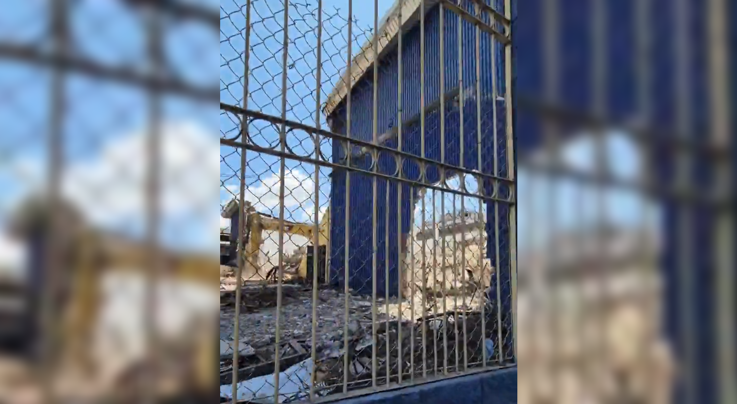 El Centro Histórico de San Salvador despide a los Ex Cines España, un símbolo cultural que marcó a generaciones. Su demolición abre paso a la modernidad, pero borra un pedazo de la memoria urbana. Foto: Cortesía.