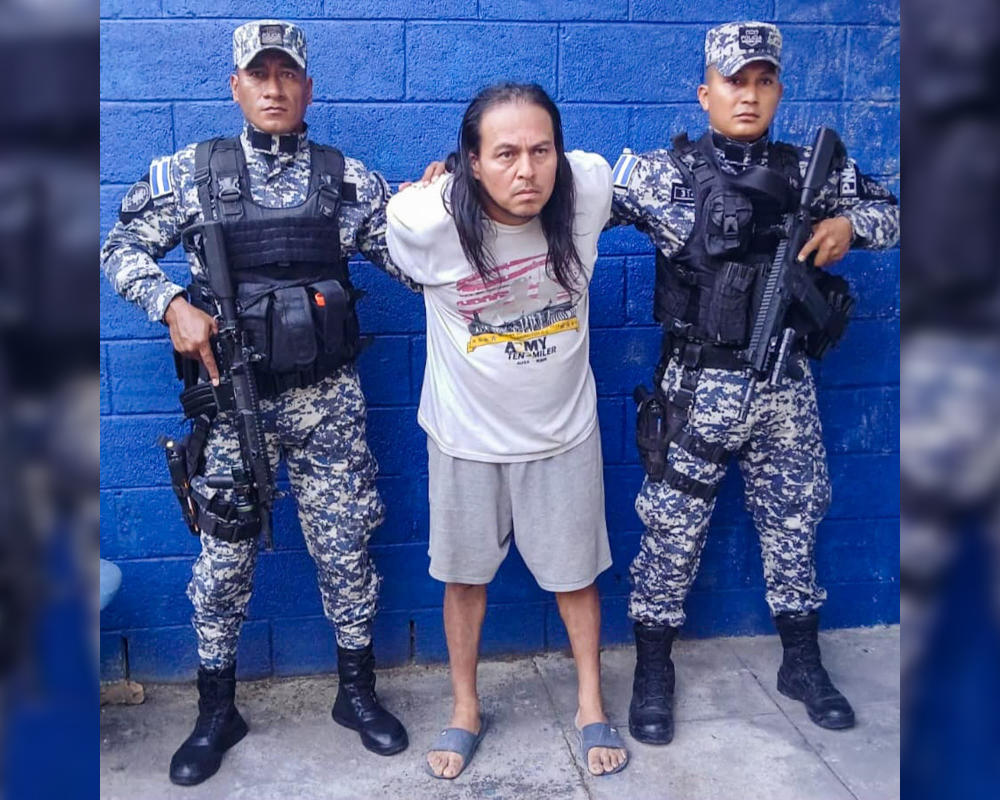 Agentes de élite neutralizaron a Mario Reyes Hernández, alias "El Tontín", jefe de la MS-13 en San Marcos, con $1,500 en efectivo y vínculos a asesinatos y tráfico de drogas. Foto: PNCSV.