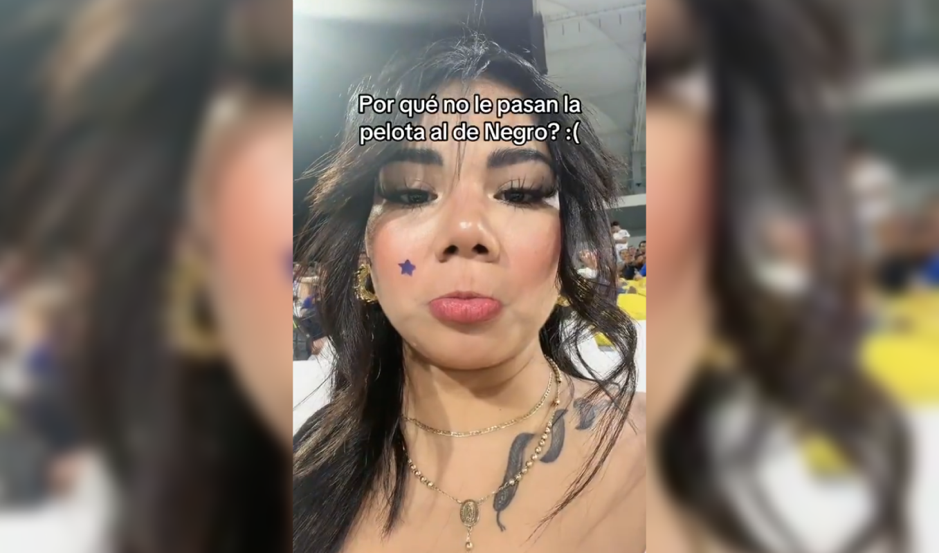 Abigail Mancia, conocida como La Tamalera, se volvió tendencia al preguntar por qué no le pasaban el balón al árbitro durante un partido de fútbol en El Salvador. ¡El estadio estalló en risas! Foto: Cortesía.