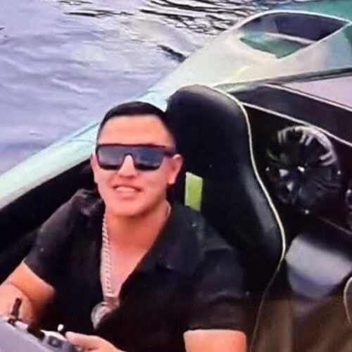 El influencer Gessler Palacios perdió la vida en el Lago de Atitlán al lanzarse de un jetcar sin chaleco salvavidas. El accidente ocurrió mientras grababa contenido para sus redes sociales. Foto: Cortesía.