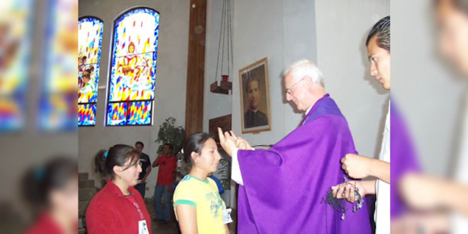 El diario El País revela testimonios de víctimas de abuso sexual por parte del sacerdote Giuseppe Coro en el Instituto Ricaldone de San Salvador entre 1979 y 1985. #JusticiaSV Foto: IGLESIA JOVEN.