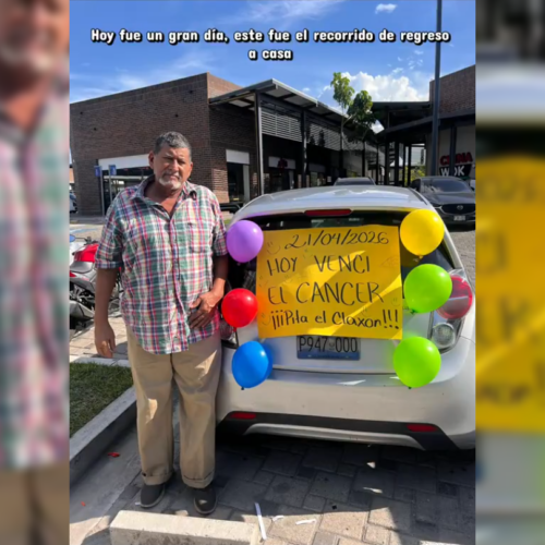 Un héroe anónimo en El Salvador transformó su auto en un símbolo de esperanza al anunciar su triunfo sobre el cáncer. Las calles respondieron con bocinazos de alegría. #VictoriaDeVida Foto: Cortesía.