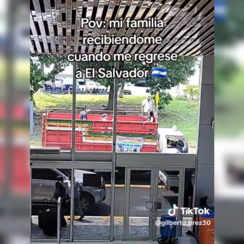 Una familia salvadoreña se volvió viral tras llegar al aeropuerto en un camión para recibir a un ser querido. ¡El amor no cabe en un solo carro! #ElSalvador. Foto: Redes sociales.