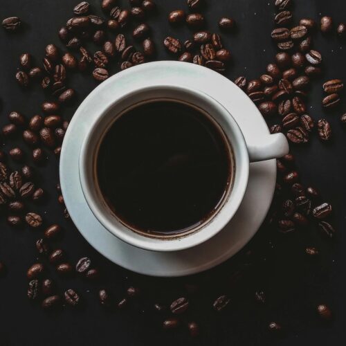 El café Pacamara de El Salvador llega a Shibuya, Tokio. La prestigiosa cadena Sedai Coffee ya sirve el grano nacional en el mercado japonés. Un logro para las exportaciones salvadoreñas. Foto: Pexels / indraprojectsofficial.