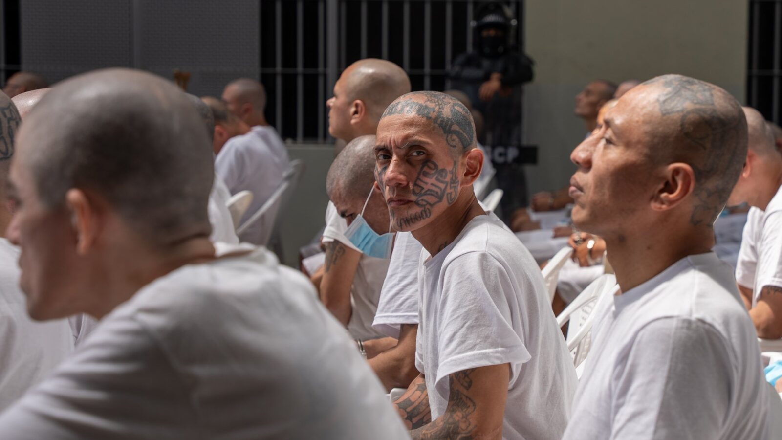 La Fiscalía General de la República procesa a 486 cabecillas de la MS-13 por más de 9,000 delitos, incluyendo el asesinato de 80 agentes policiales y ataques terroristas. Un hito en la lucha contra el crimen organizado. Foto: FGR_SV.