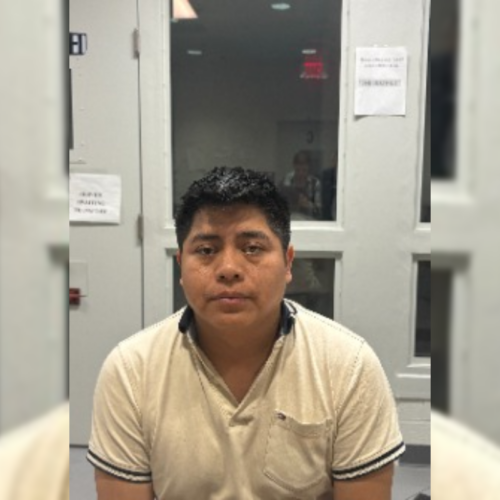 Agentes del ICE arrestaron en Washington D.C. a Roni Méndez-Escobar, ciudadano de Guatemala, por cargos federales de abuso sexual infantil. Había sido liberado en Virginia pese a advertencias previas. Foto: ICE.