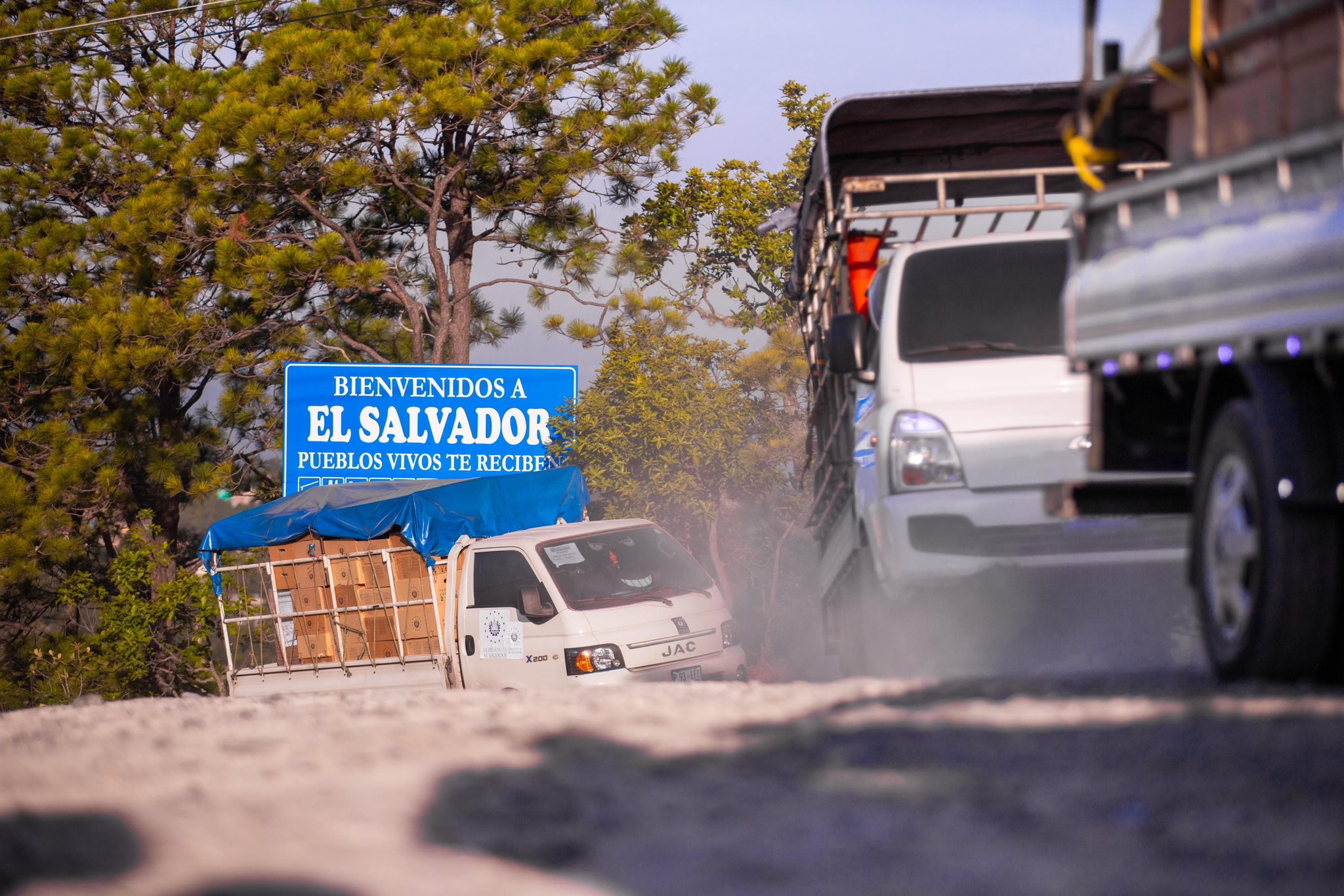 El Gobierno salvadoreño no pudo entregar los paquetes escolares a niños con doble nacionalidad debido al bloqueo de las autoridades hondureñas en la frontera. Foto: Ministerio de Educación.