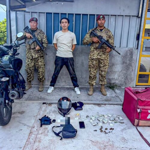 Jonathan Adonay Batres Cruz fue ubicado por las autoridades en el reparto La Campanera, en Soyapango, mientras conducía una motocicleta con porciones de droga. Foto: PNCSV.