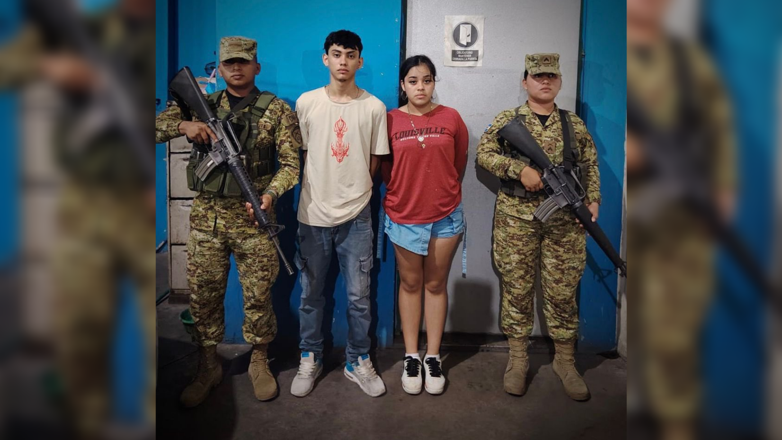 Elementos de la FAES detuvieron en Apopa a un sujeto con marihuana y a una menor de 17 años que guardaba material audiovisual de la pandilla 18 Revolucionarios. Foto: FAES.