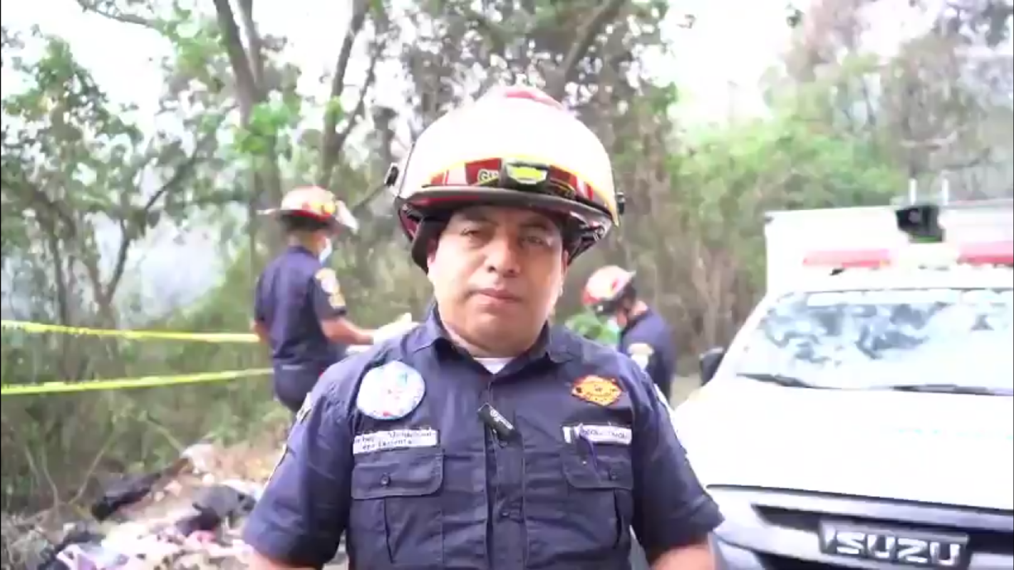 Bomberos localizaron a cuatro víctimas en avanzado estado de descomposición cerca de un vertedero municipal en San Miguel Dueñas, Sacatepéquez. Las víctimas estaban atadas y embolsadas. Foto: Bomberos Municipales Departamentales.