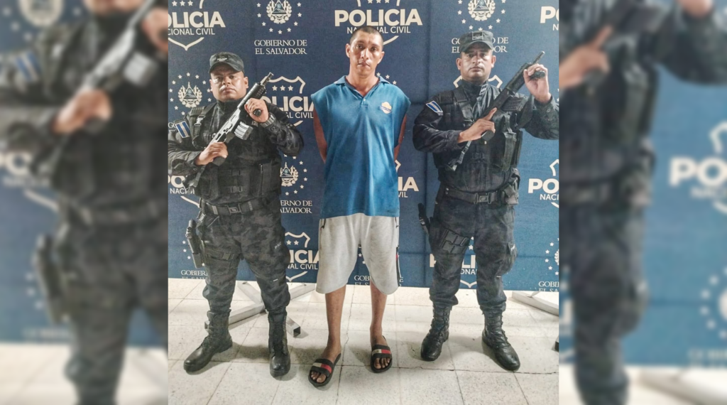 Sigfredo Antonio Mena Vásquez fue detenido tras asesinar a machetazos a una víctima con quien discutió por el ingreso a su propiedad en Santa Ana. La PNC lo capturó en Coatepeque. Foto: PNCSV.