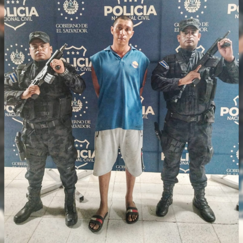 Sigfredo Antonio Mena Vásquez fue detenido tras asesinar a machetazos a una víctima con quien discutió por el ingreso a su propiedad en Santa Ana. La PNC lo capturó en Coatepeque. Foto: PNCSV.