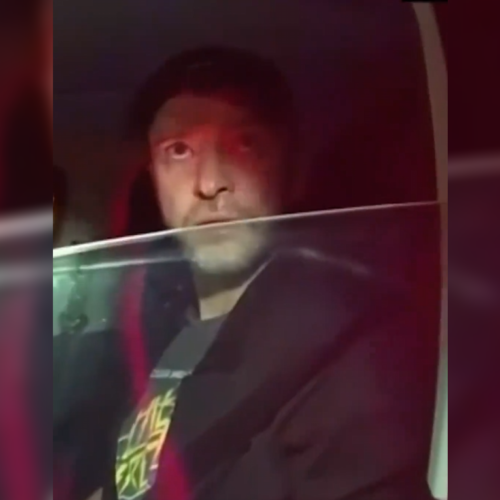 Imágenes recientes muestran al cantante Justin Timberlake con dificultades durante su arresto en los Hamptons por presunta conducción bajo los efectos del alcohol. El video se ha vuelto viral. Foto: Cortesía.