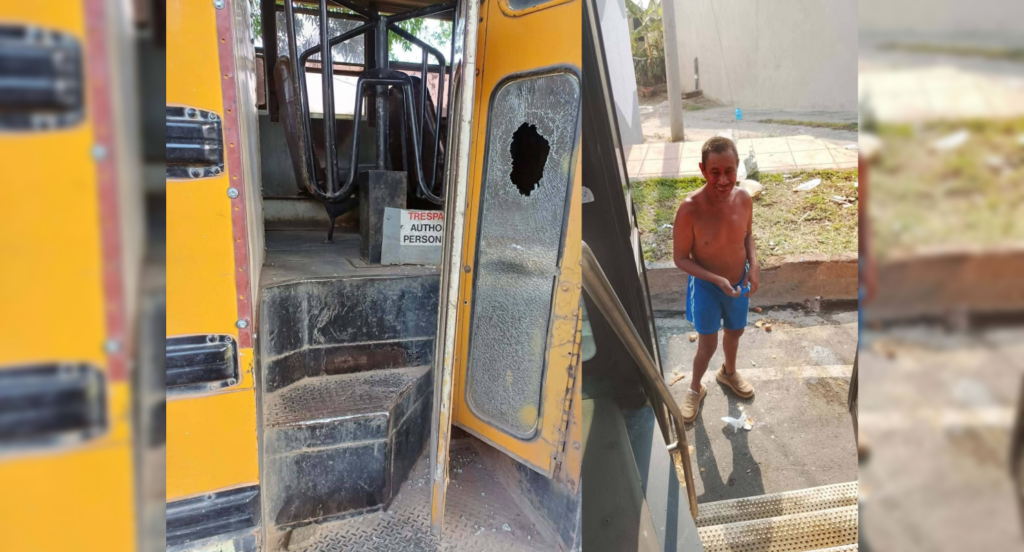 Habitantes de la colonia 5 de Marzo en Santa Ana denuncian a un hombre con problemas mentales que ataca unidades de la ruta 10 lanzando piedras. Los buses ya presentan daños. Foto: Cortesía.