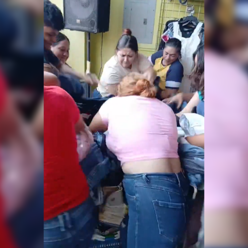 Decenas de migueleños abarrotaron un comercio de ropa americana en una competencia de "sálvese quien pueda" por conseguir las mejores ofertas de pacas. La fiebre frenética se hizo viral. Foto: Cortesía.