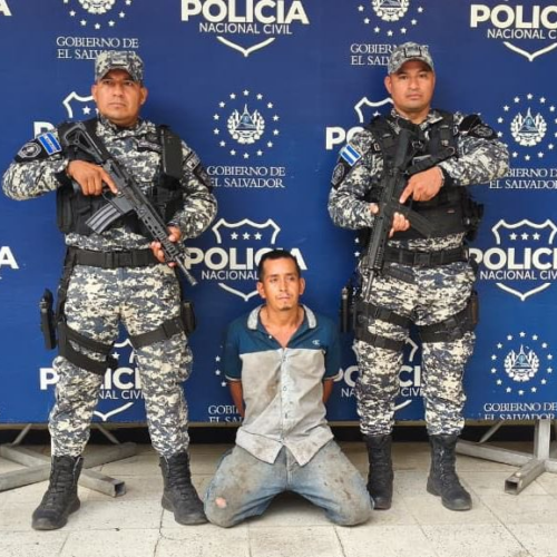 Maynor Humberto García Flores fue detenido por el homicidio de una mujer ocurrido el 30 de abril en Candelaria de la Frontera, Santa Ana. La PNC y FGR lo capturaron en un operativo relámpago. Foto: PNCSV.