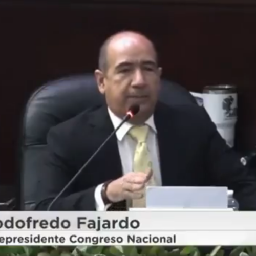 El Congreso de Honduras evalúa una iniciativa para adoptar las estrategias de seguridad de El Salvador y combatir la delincuencia en su territorio. La propuesta busca reducir la violencia con medidas efectivas. Foto: Congreso Nacional de Honduras.