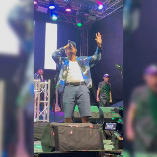 Corde Broadus, conocido como Kalvin Love, se presenta este miércoles en el Estadio Cuscatlán fusionando hip-hop, reggae y cumbia salvadoreña en un espectáculo gratuito. Foto: Triple Flow Night.