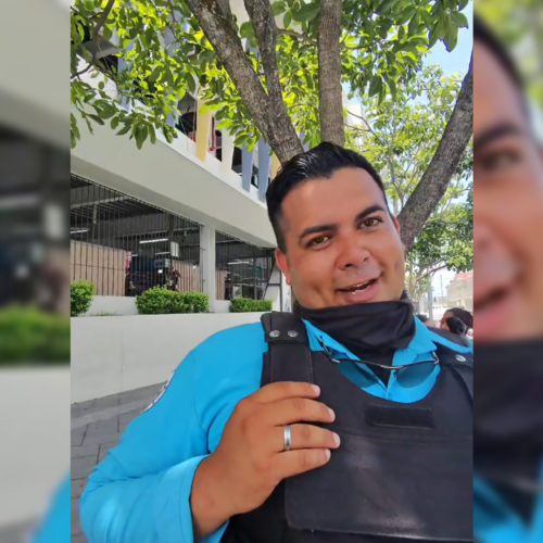 Una comerciante de morungas desató las risas en TikTok al lanzar un divertido cumplido a un agente del CAM en el Centro Histórico de San Salvador. El video ya es viral. Foto: Cortesía.