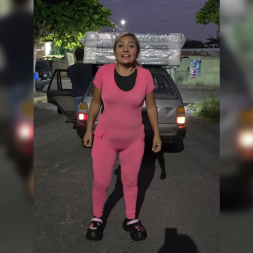 La influencer Yanira Berríos generó revuelo al exhibir su nueva cama, adquirida con donaciones de sus seguidores, y anunciar su estreno con su pareja. Foto: Cortesía.