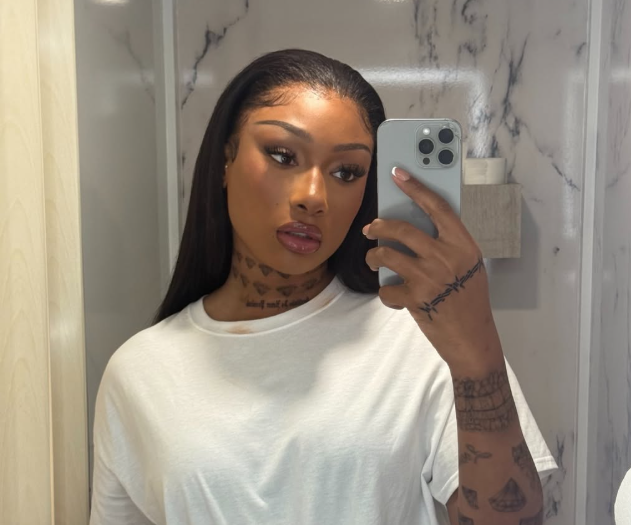 Megan Thee Stallion paraliza las redes tras modelar en la Semana de la Moda de Baño de Miami