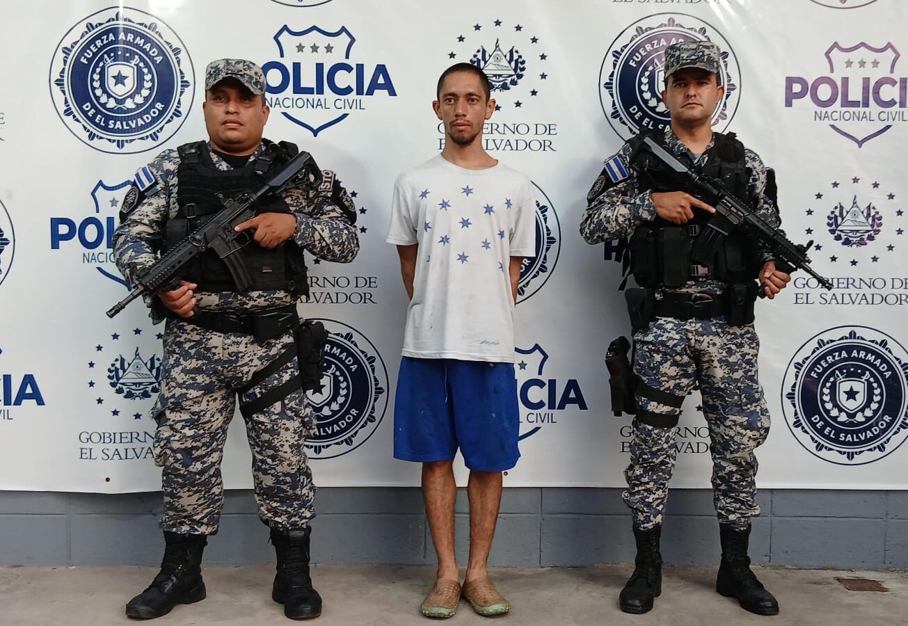 El agresor, José Roberto Arévalo Mójica, padece de discapacidad mental y ya había sido liberado previamente por un juez pese a incumplir medidas. Homicidio en Soyapango conmociona a la comunidad. Foto: PNCSV.