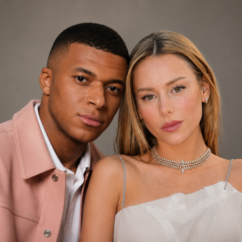 El delantero Kylian Mbappé abandonó la concentración de la selección francesa a días del Mundial para viajar a Madrid con su pareja, desatando un debate sobre los límites de su vida privada. Foto: Ilustración / @k.mbappe / @ester_exposito