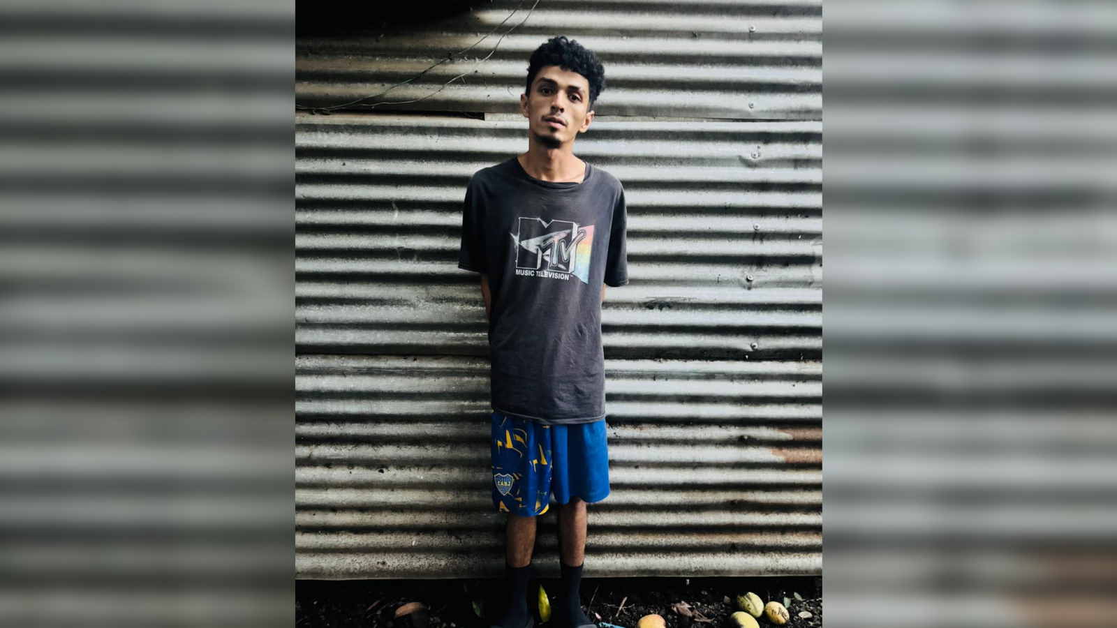 La FGR y la PNC capturaron a Diego Emmanuel Sorto y un menor de 14 años por comercialización de drogas en Lourdes Colón, La Libertad Oeste. Incautaron marihuana, cocaína y metanfetaminas. Foto: FGR_SV.