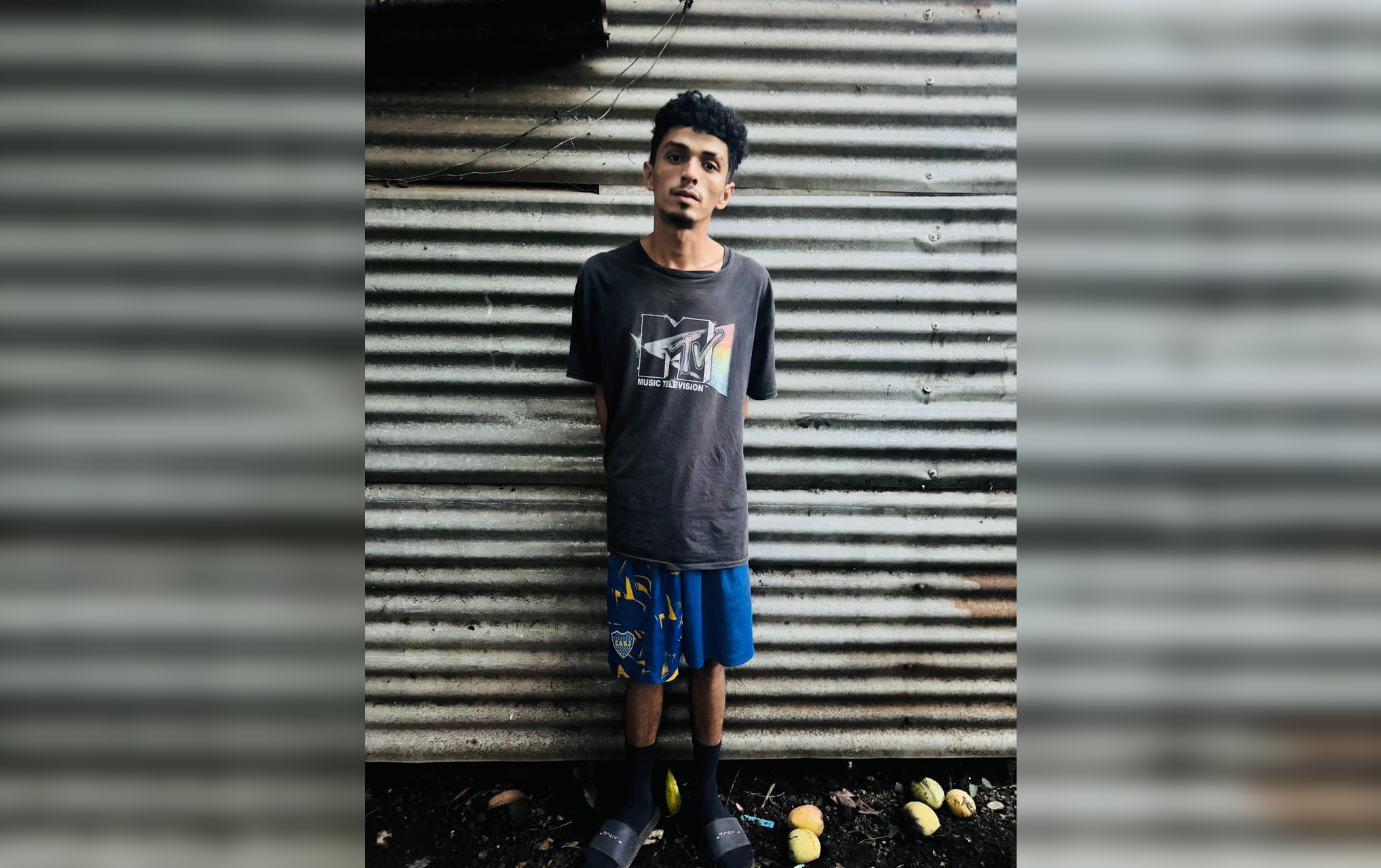 La FGR y la PNC capturaron a Diego Emmanuel Sorto y un menor de 14 años por comercialización de drogas en Lourdes Colón, La Libertad Oeste. Incautaron marihuana, cocaína y metanfetaminas. Foto: FGR_SV.