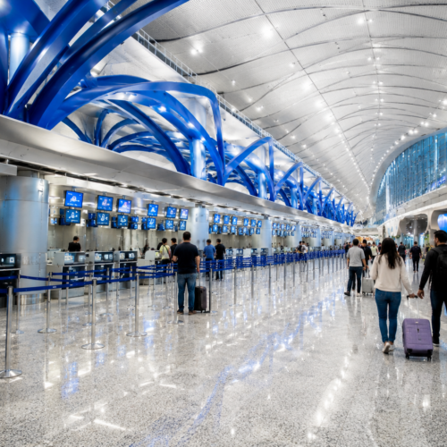 El mandatario recorrió las nuevas instalaciones del Aeropuerto de El Salvador, financiadas con fondos propios, las cuales triplican la capacidad de gestión de maletas por hora. Foto: Ilustración.